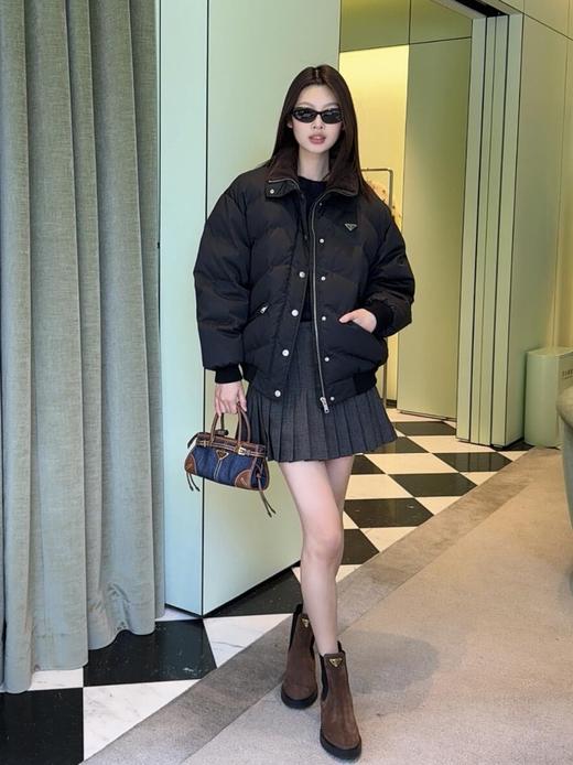 普拉达25Fw秋冬新款 三角徽标立领府绸质感羽绒服夹克外套(DQJ*MM) 商品图1