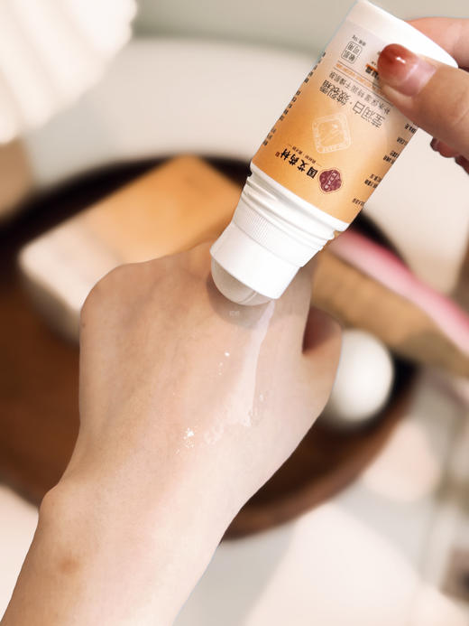 胖东来撤柜清仓【国艾药材肌肤皴裂凝霜】脚后跟“大裂谷"的来，三重王炸补水成分十多重天然植物V吸水-锁水-封包，深层保湿V人性化滚珠设计，滚一滚解放双手! 商品图3