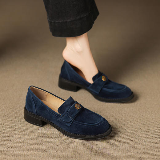 【预售5天】山茶花羊翻皮深口单鞋女新款秋冬低跟乐福鞋女粗跟单鞋小皮鞋JBL&JBL25-167 商品图2