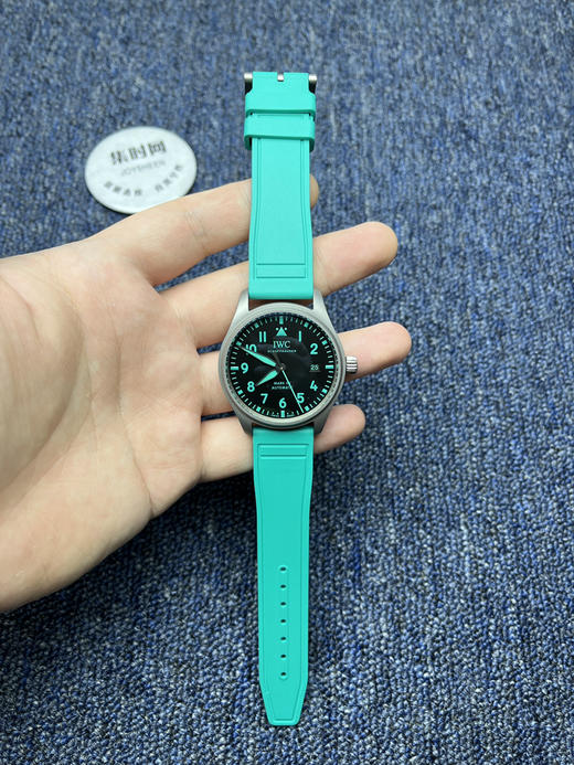 IWC万国 M+飞行员系列IW328210 马克20 马克二十钛壳 IWC-梅赛德斯- AMG马石油F1车队特别款 F1赛车 男士腕表 商品图0