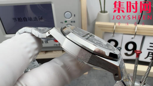 APS新款爱彼皇家橡树15450ST系列 表径37mm 中性款 男女都可佩戴 相对于15400的41mm尺寸 15450更是小手腕男生的福音，也可以作为女表跟15400搭配情侣款式 商品图3