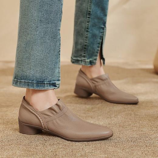 【预售5天】法式复古软羊皮粗跟小皮鞋女鞋秋季新款尖头低跟舒适通勤单鞋LG&B309-1078 商品图3