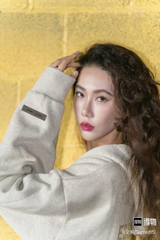 Fear of God Essentials SS25 Classic Hoodie 徽标字母后背印花连帽帽衫长袖卫衣男女同款拉丝银硅胶拉链外套开衫（BG） 商品图7