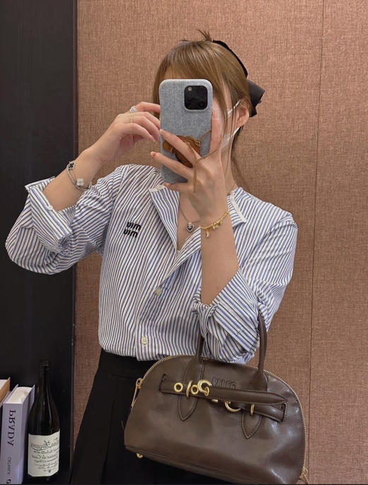 谬谬  25ss早秋新款系列  条纹长袖衬衫（SS） 商品图4