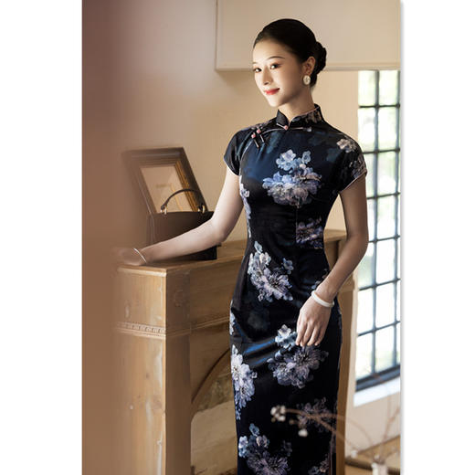 GX丝绒坎肩袖长款国风旗袍2025秋季新款复古国风修身显瘦半开襟旗袍 商品图3