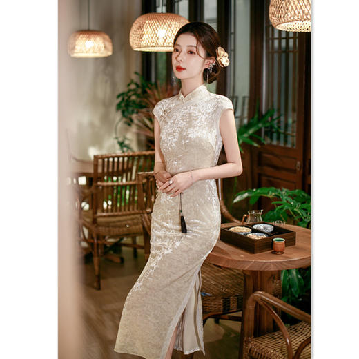 GX优雅时尚新中式改良素雅旗袍2025秋新款收腰显瘦港风修身丝绒旗袍 商品图2