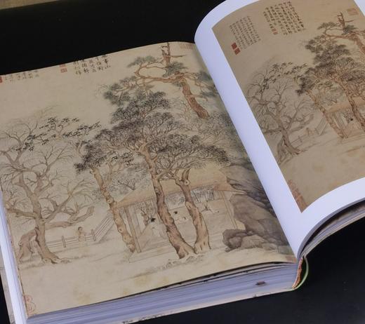 《明四大家特展：文徵明》，吴诵芬、童文娥等编着，16开软精装380页，全彩精印，2014年10月初版，2024年4月校订重印。早鸟价398。
  商品图4