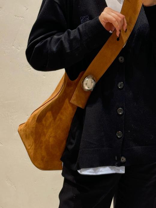 预售15天发货 罗意威 大号Pebble水桶包 绒面皮（PLD） 商品图4