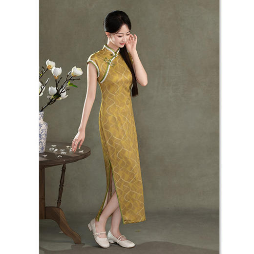 GX新中式改良黄色无袖丝绒旗袍2025初秋新款年轻百搭感日常旗袍 商品图2