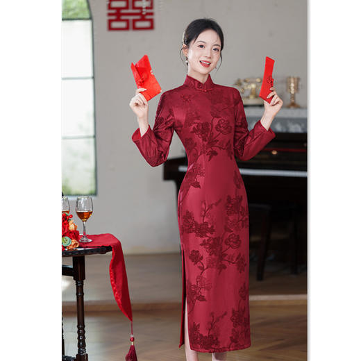 GX传统民族风酒红婚宴旗袍裙2025秋新款新娘红装七分袖订婚加绒旗袍 商品图2