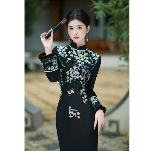 GX麂皮绒加绒黑色绣花长袖旗袍2025秋冬新款时尚拼接感国风旗袍 商品图0