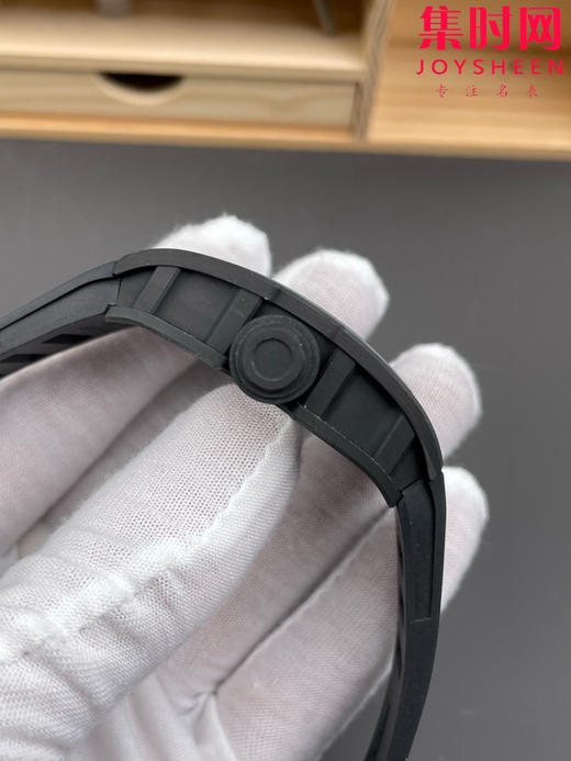 理查德米勒 APS新款RM055 RM55 黑白碳 碳纤维壳 男士腕表 丹东RMUL2一体机 里查德以其轻便时尚为主题，我们所有的金属件都采用钛金属制作同步原版 商品图5