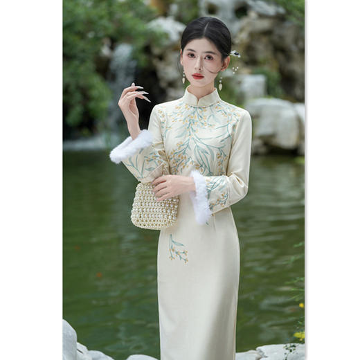 GX麂皮绒绣花长款倒大袖旗袍2025秋冬款时尚改良新中式日常长袖旗袍 商品图0
