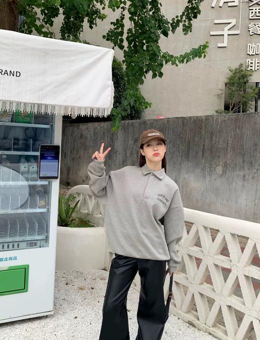 Fear of God Essentials Fall24 BACK TO SCHOOL系列 Fleece Polo 徽标印花套头长袖Polo衫 （BG） 商品图5