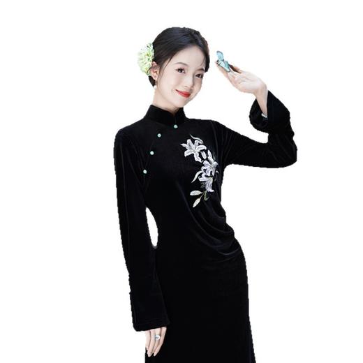 GX现代时尚改良新中式丝绒长款旗袍大摆裙2025秋冬新款日常长袖旗袍 商品图4