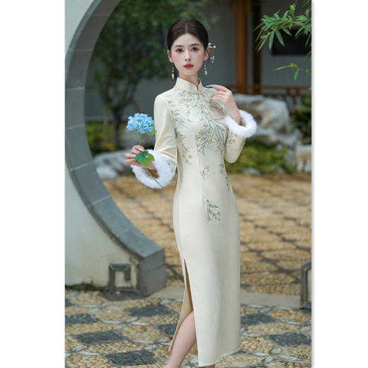 GX麂皮绒绣花长款倒大袖旗袍2025秋冬款时尚改良新中式日常长袖旗袍 商品图3