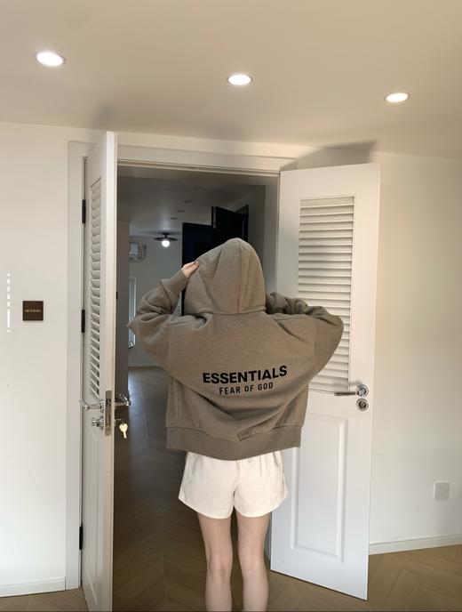 Fear of God Essentials ALWAYS ON系列 SS25 ALWAYS ON系列 Classic Short Sleeve Tee 圆领套头舒适宽松拉链外套帽衫卫衣（BG） 商品图6