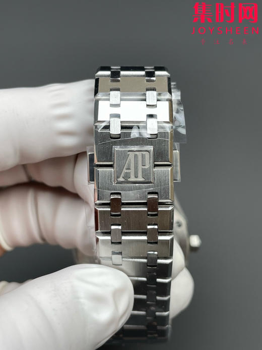 爱彼APS皇家橡树26574系列 APS26574 v2版 多功能男士腕表 在“Grande Tapisserie”大格纹装饰表盘上，日期、星期、月份、月相 商品图7