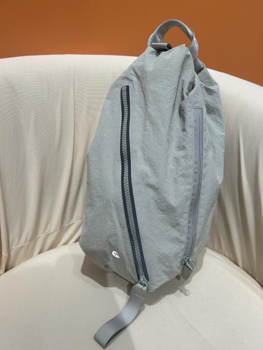 4楼MOLYVIVI运动背包 款货号：MLAB25205 吊牌价198 ，折后158 商品图4