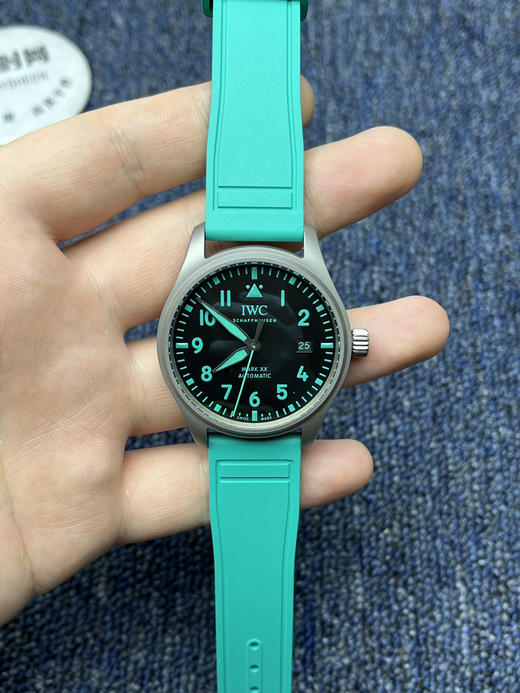 IWC万国 M+飞行员系列IW328210 马克20 马克二十钛壳 IWC-梅赛德斯- AMG马石油F1车队特别款 F1赛车 男士腕表 商品图1