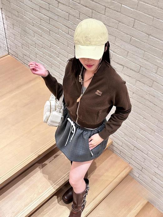 缪缪 25Fw早秋新款 巧克力色拉链羊绒针织外套（ZY*MM） 商品图1