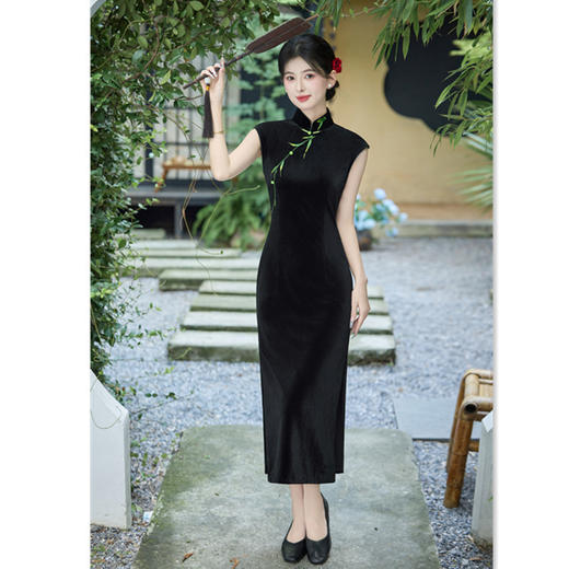 GX黑色丝绒长款绣花无袖旗袍2025初秋新款时尚改良中式港风气质旗袍 商品图1
