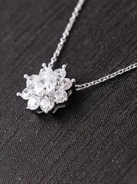 海瑞温斯顿 雪花六芒星造型璀璨繁花梦幻浪漫闪耀精致甜美雪绒花（XK） 商品图4