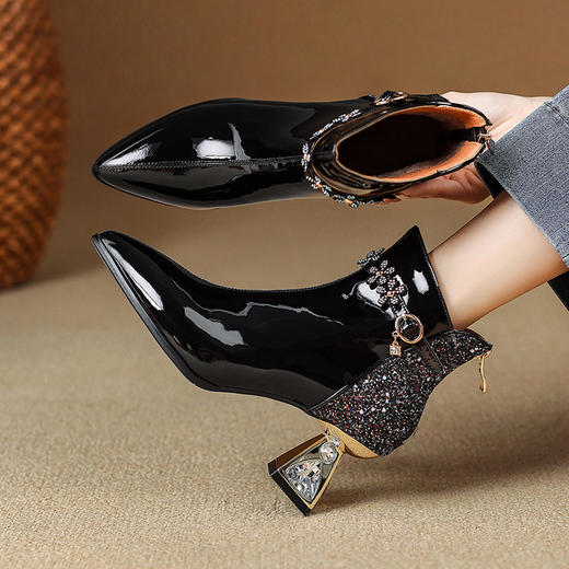 【预售5天】秋冬新款头层牛皮马丁靴女短靴粗跟尖头酒红色时尚超洋气女靴XME&898-806 商品图1