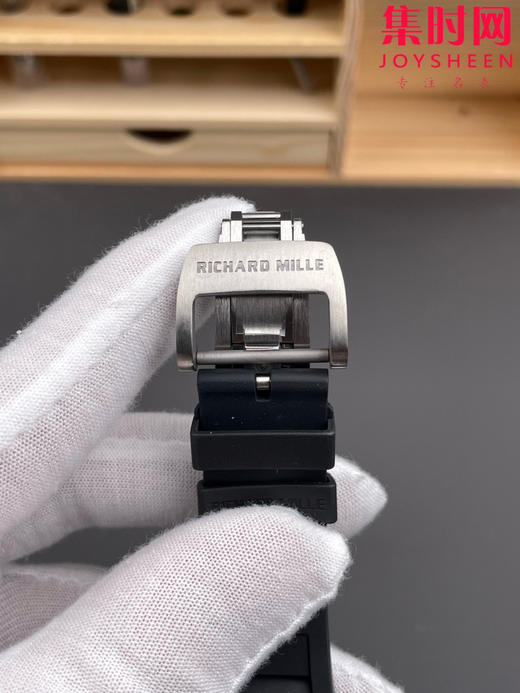 理查德米勒 APS新款RM055 RM55 黑白碳 碳纤维壳 男士腕表 丹东RMUL2一体机 里查德以其轻便时尚为主题，我们所有的金属件都采用钛金属制作同步原版 商品图6