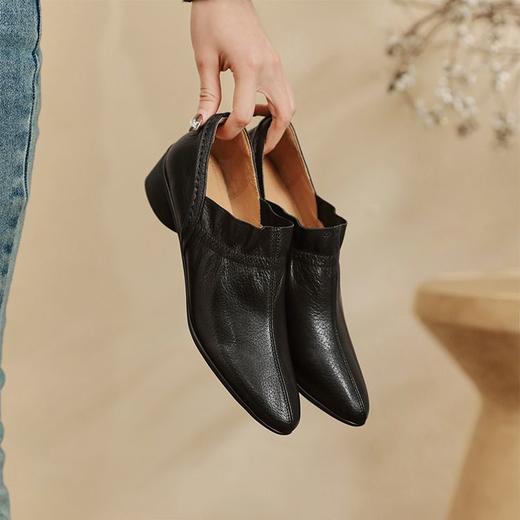 【预售5天】法式复古软羊皮粗跟小皮鞋女鞋秋季新款尖头低跟舒适通勤单鞋LG&B309-1078 商品图2
