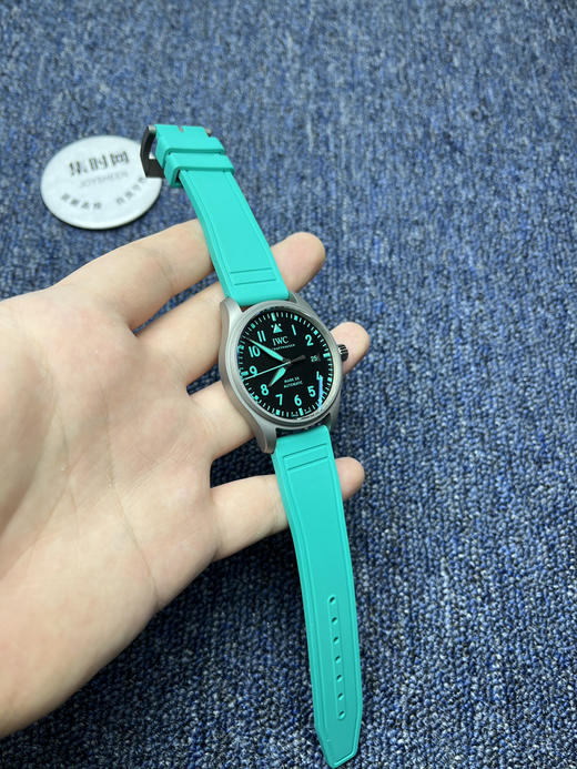 IWC万国 M+飞行员系列IW328210 马克20 马克二十钛壳 IWC-梅赛德斯- AMG马石油F1车队特别款 F1赛车 男士腕表 商品图2