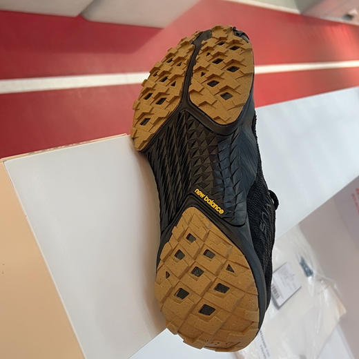 【云粉节】 【新品】7楼 NewBalance男士户外薄底运动跑步鞋 吊牌价：899元 商品图2