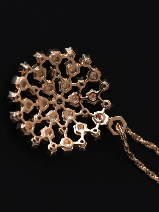 爱·巢系列镂空蜂巢吊坠钻石项链女款-（XK） 商品图8