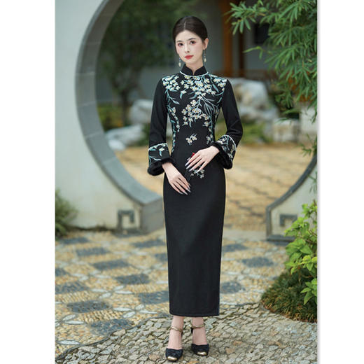 GX麂皮绒加绒黑色绣花长袖旗袍2025秋冬新款时尚拼接感国风旗袍 商品图3