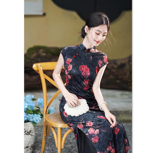 GX复古国风长款丝绒坎肩袖旗袍2025秋季新款改良新中式日常修身旗袍 商品图3