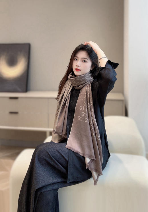 古驰 提花丝毛长巾 这款古奇真丝羊毛方巾，款式简约大方且实用性强（ZT*DSX） 商品图1