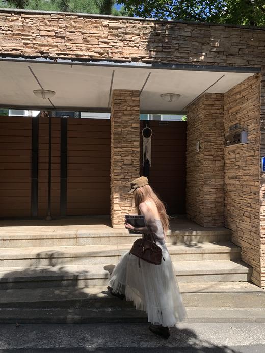 Read Nameless /巧克力纱针织挂脖+米色麂皮拼接纱裙 2025/10/13 商品图12