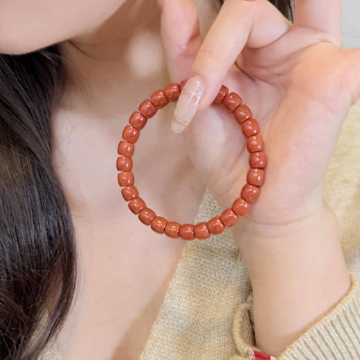 老型南红珠手串 经典款单圈设计 浓郁正宫红满肉胶感足 新年常备贵气十足 商品图1