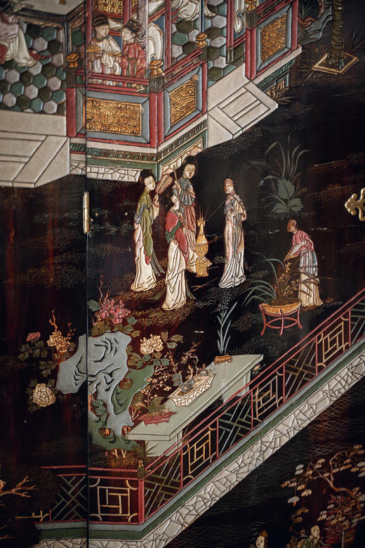 【已售】独角鹿西洋古董19世纪中国清代出品官邸人物与亭台山水主题黑漆地款彩双面八曲屏风 商品图7