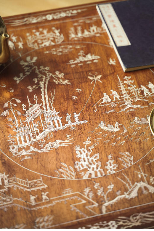 独角鹿西洋古董 19世纪末中国出品镂雕祥纹传统楼阁人物主题天然材质镶嵌双层茶几 商品图3