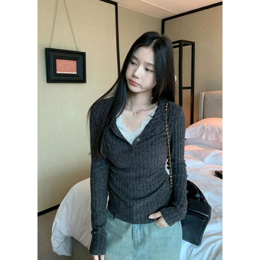 【蕾丝拼接抽褶打底衫】格雷系穿搭 镂空蕾丝+针织的组合 恰到好处的收腰设计 商品图1