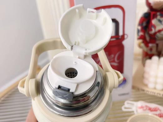 【徽章潮款！双温锁鲜 | 吨吨续航 | 轻量抗摔】大容量保温杯可乐同款 316 不锈钢水壶高颜值男女户外便携运动水杯。hb 商品图3