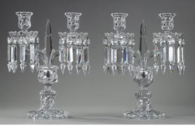 独角鹿西洋古董 20世纪法国水晶工坊巴卡拉出品Médaillon圆雕纹款双枝头水晶烛台一对