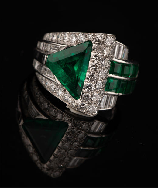 独角鹿西洋古董 1930年代美国出品装饰艺术风格铂金镶嵌钻石及哥伦比亚祖母绿戒指 商品图1