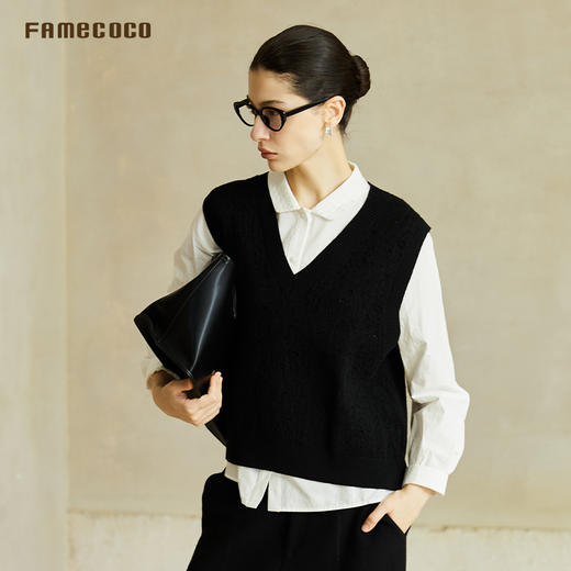 Famecoco范可儿高级感V领镂空针织马甲宽松短款外搭背心叠穿FAC8CA006 商品图1