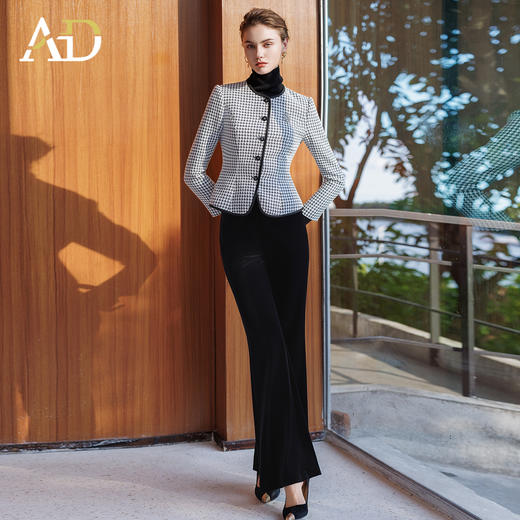 AD2025新款时尚格纹丝绒时尚套装女秋冬韩版显瘦帅气短外微喇长裤 商品图0