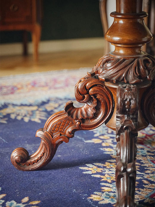 【已售】独角鹿西洋古董 19世纪法国出品洛可可复兴风格镂雕装饰胡桃木椭圆形书桌 商品图4