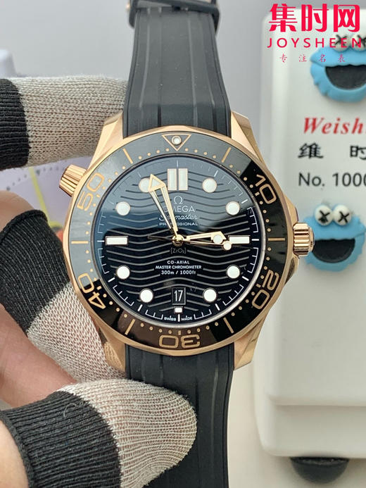 欧米茄VS海马300米系列 原装开模 全玫金黑海马
款式：男士潜水腕表 商品图0