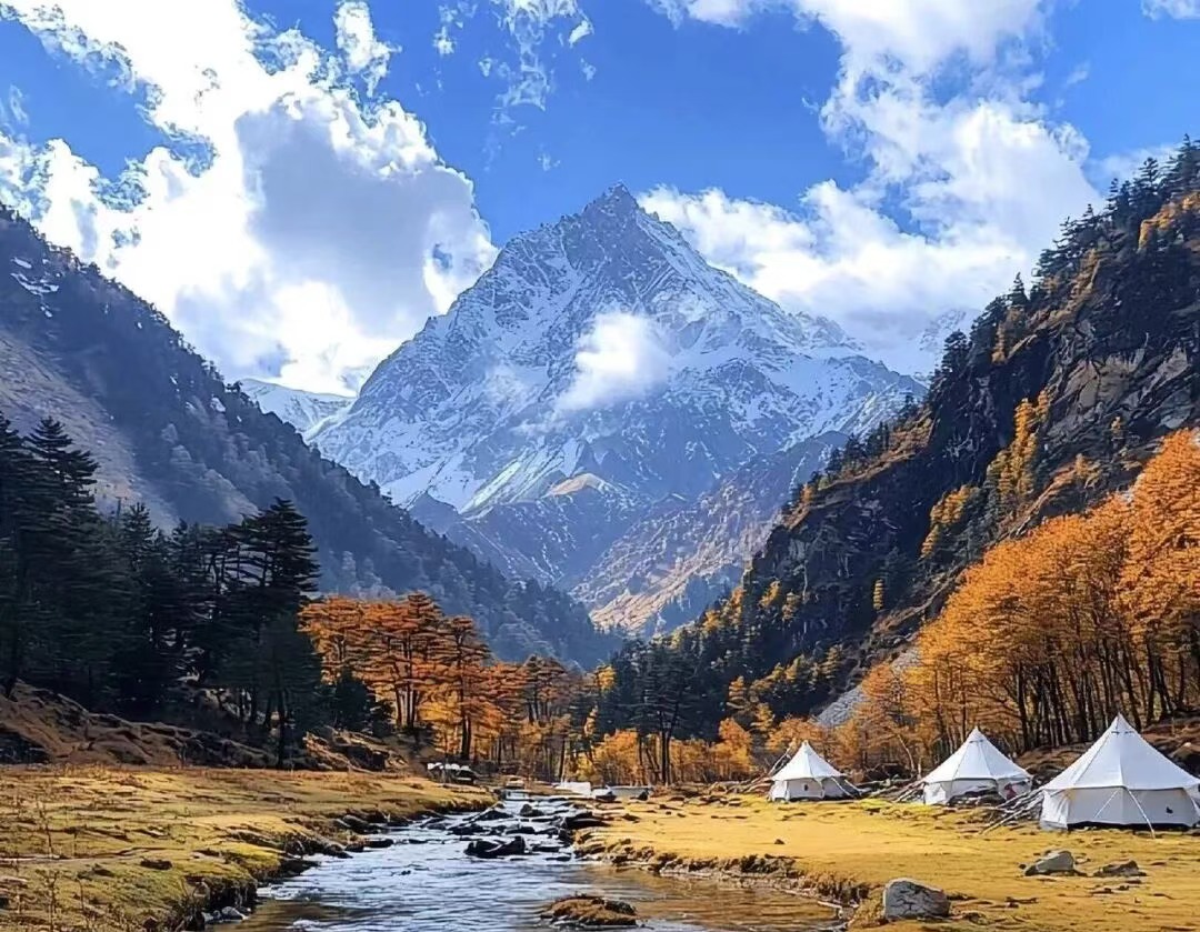 【四姑娘山|不厌精品民宿】399抢山景甄选落地房，含双人早餐+有地暖、智能家居、有供氧，周末不加价！成都自驾3.5h直达~