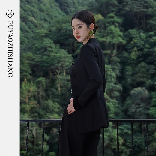 FUYAO扶摇 秋季新款高级感西装套装女国风对襟盘扣黑色西服两件套 商品图4